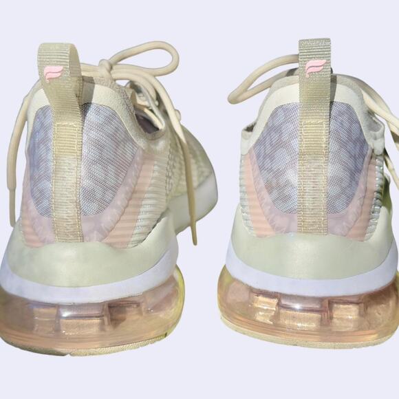 Fabletics manhattan air performance sneaker- womans shoe size 8.5- pastel green - Picture 1 of 5